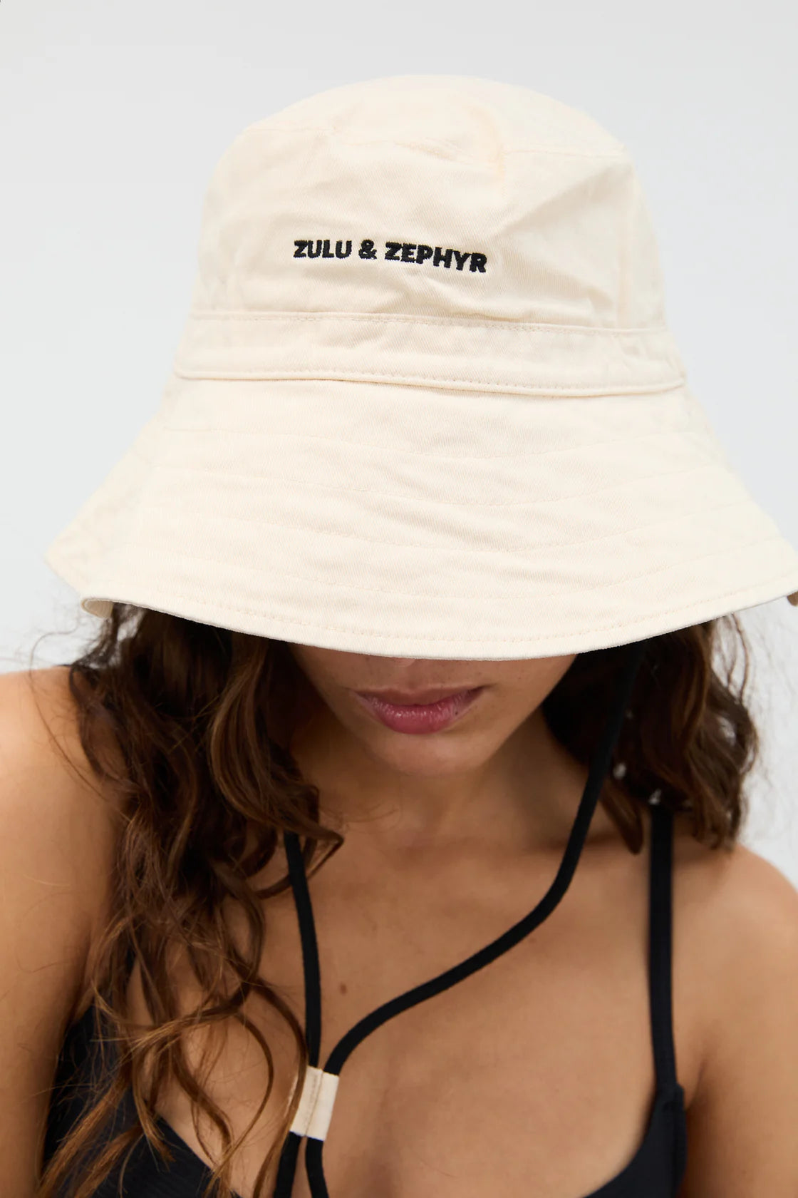 ZULU & ZEPHYR LOGO BUCKET HAT - COCONUT