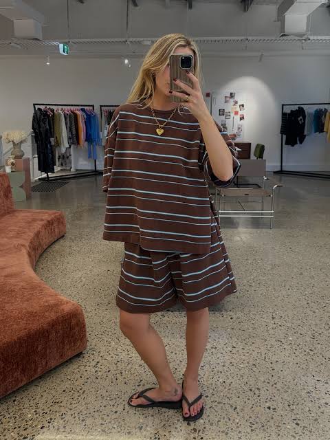 (PRE-ORDER) AERIN TEE - BROWN