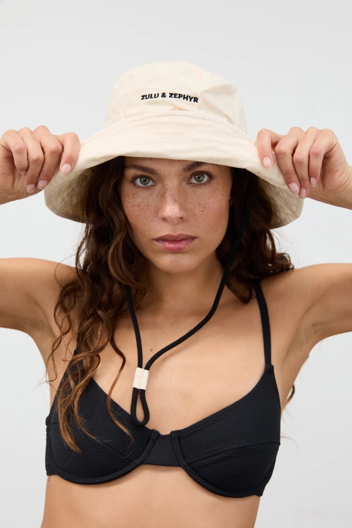 ZULU & ZEPHYR LOGO BUCKET HAT - COCONUT