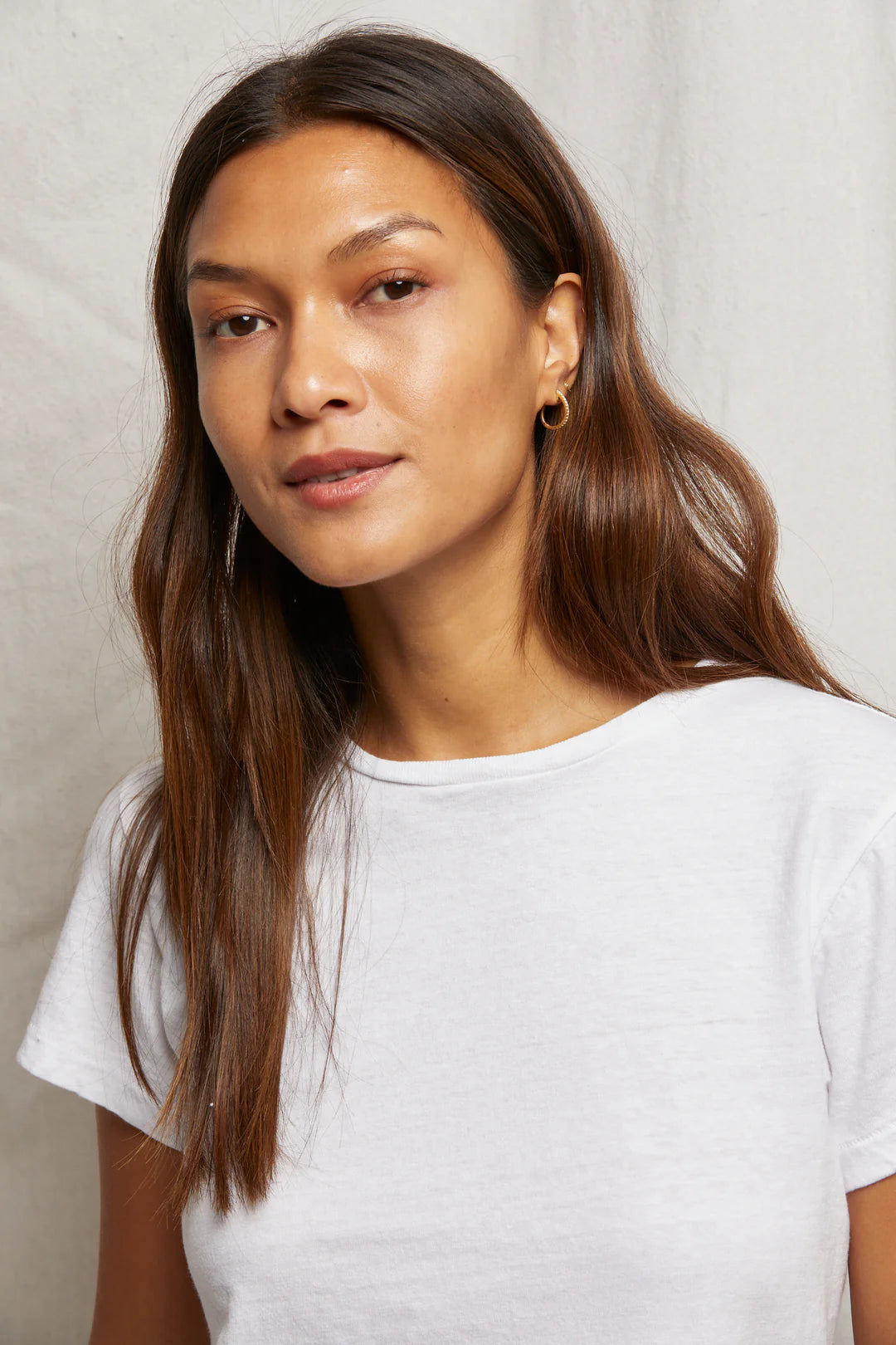 LISA SLIM CREW TEE - WHITE