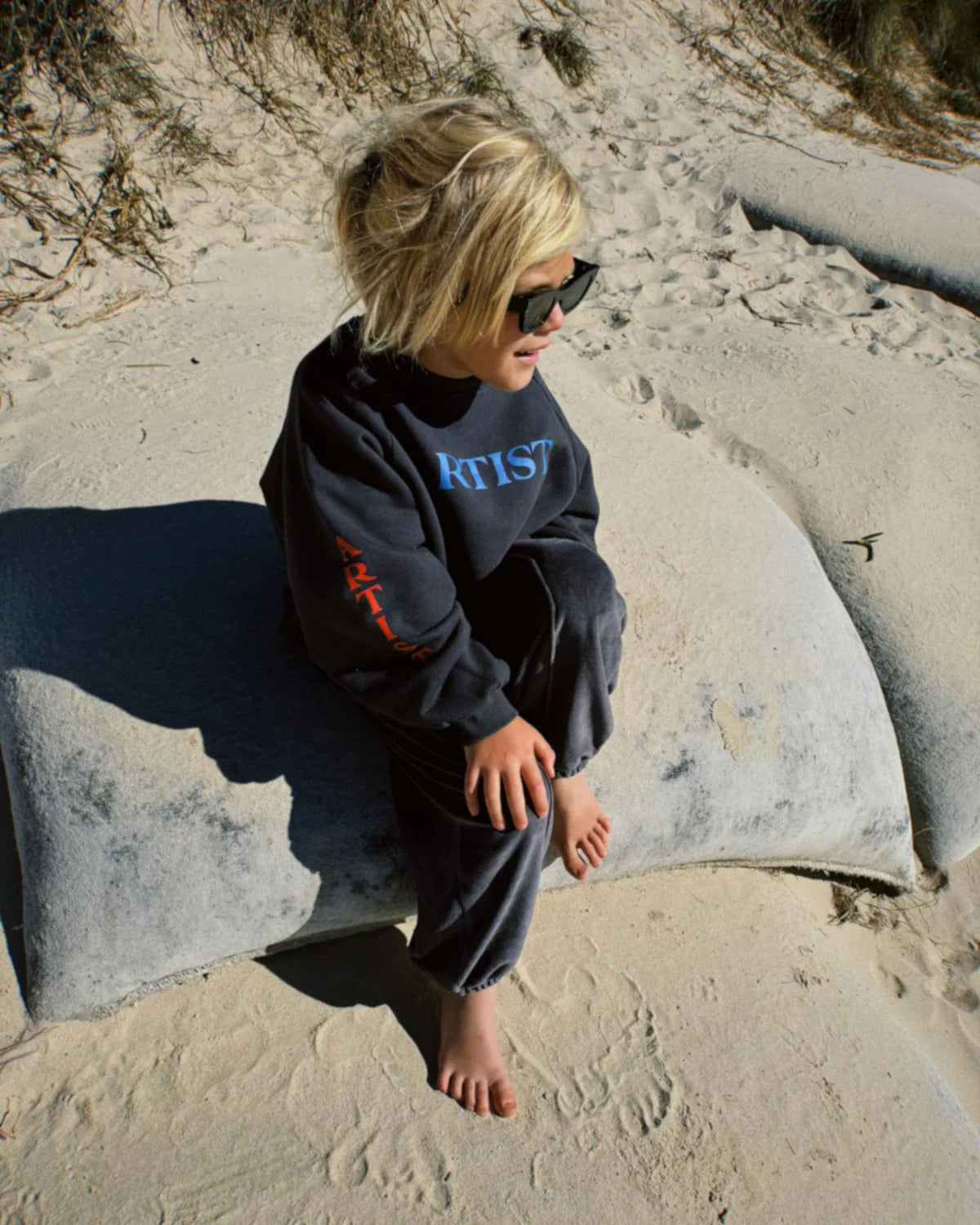ARTIST PULLOVER - CHARCOAL / PRIMARY PRINT