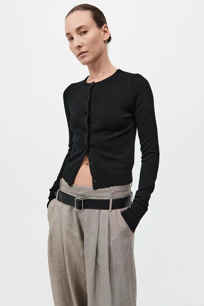 CLASSIC CARDIGAN - BLACK