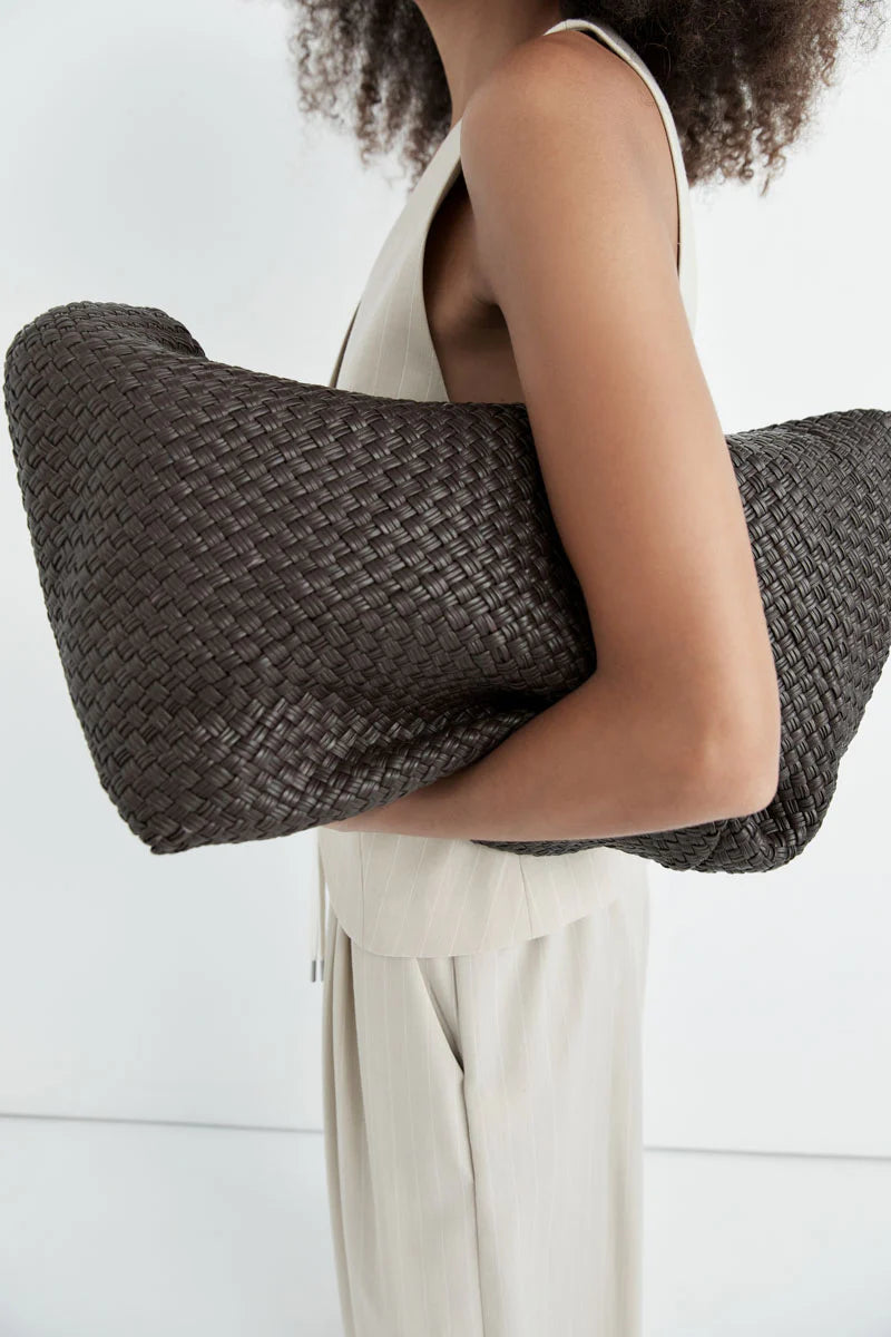 LARGE WOVEN TRAPEZE BAG - CHOCOLATE