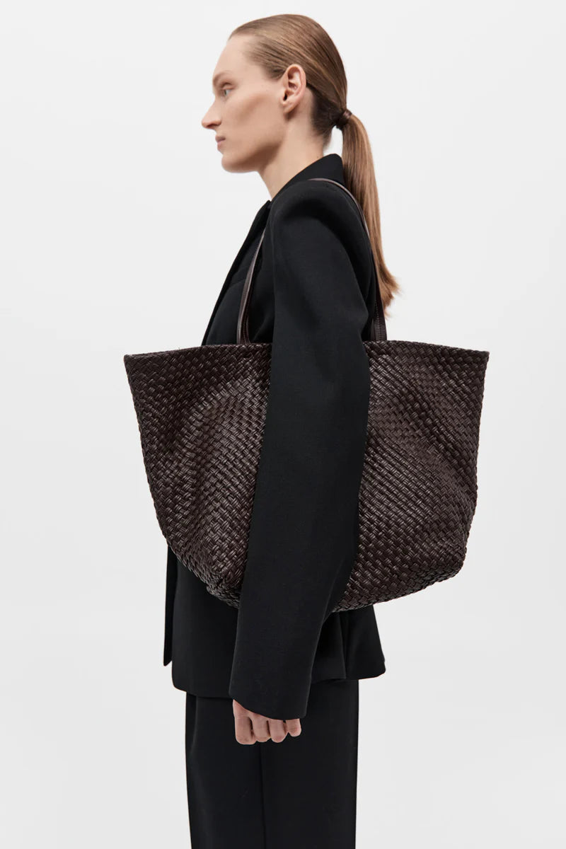 LARGE WOVEN TRAPEZE BAG - CHOCOLATE