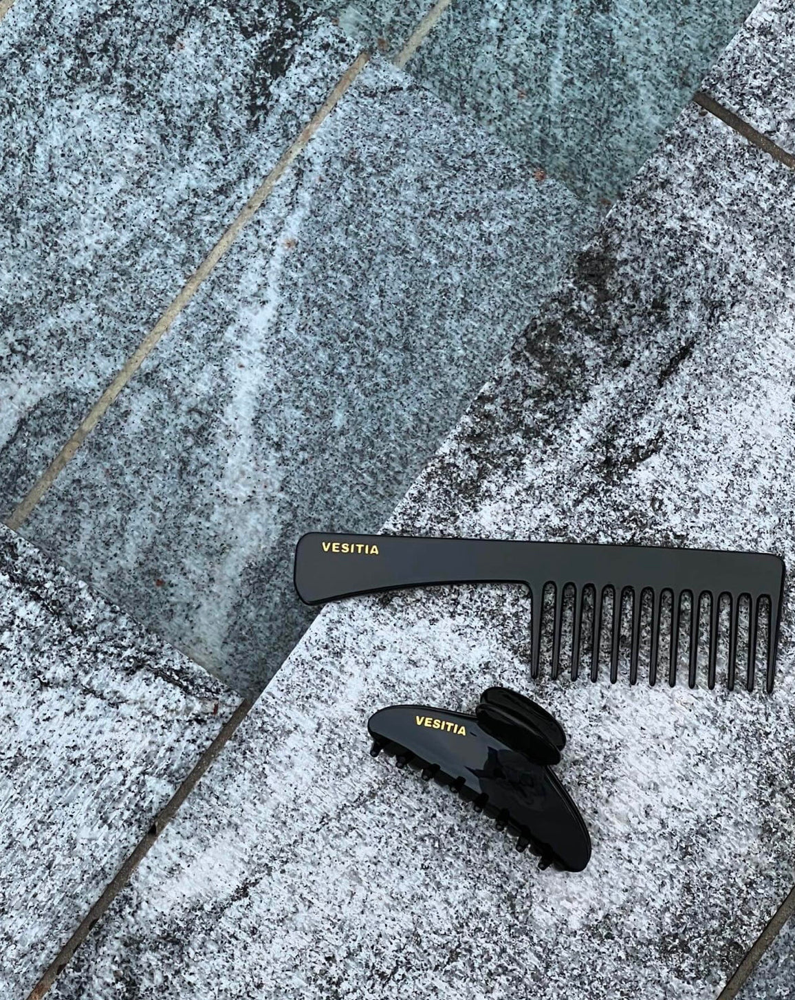 MAISON COMB - EBONY