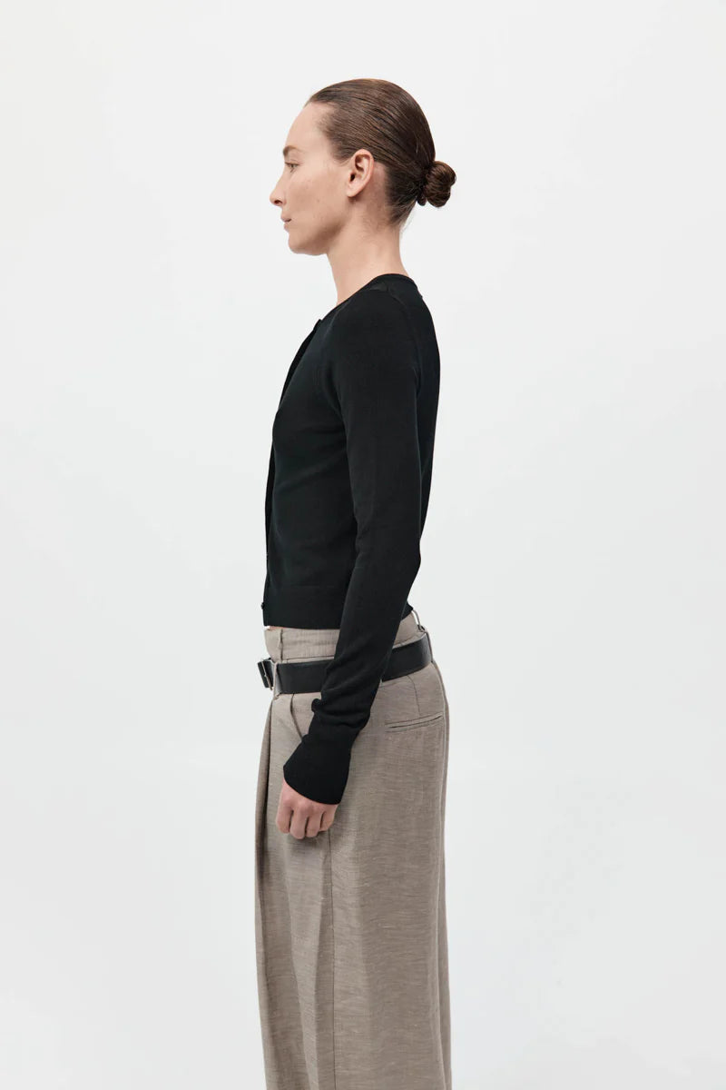 CLASSIC CARDIGAN - BLACK