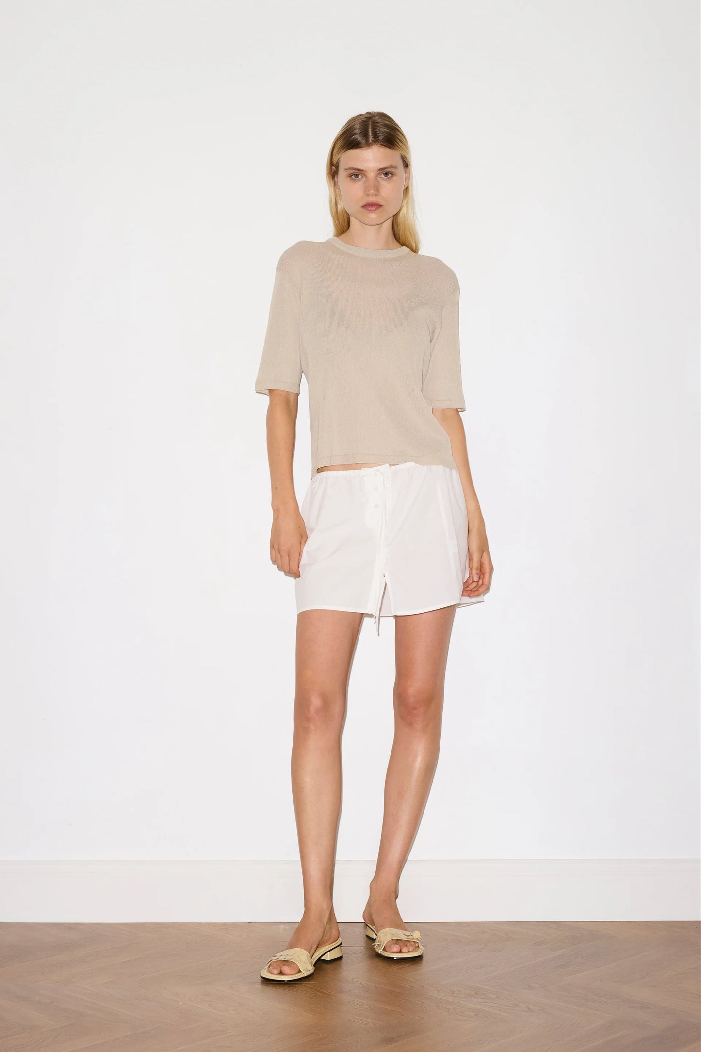 RUFFLE MINI SKIRT - WHITE