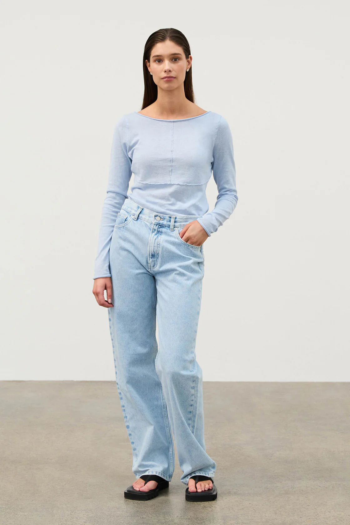 LIGHT WASH MID RISE RECYCLED DENIM JEAN - LIGHT WASH