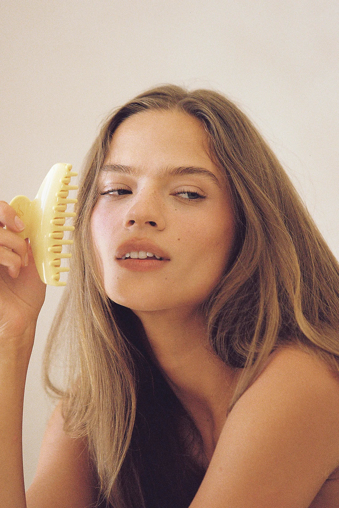BCB X AMELIE TEJE ODETTE CLAW CLIP - BUTTER