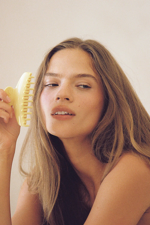 BCB X AMELIE TEJE ODETTE CLAW CLIP - BUTTER