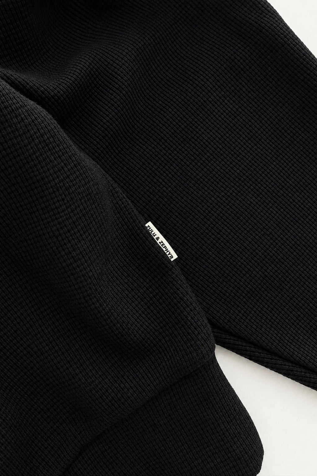BLACK WAFFLE TEXTURED SWEATSHIRT - BLACK