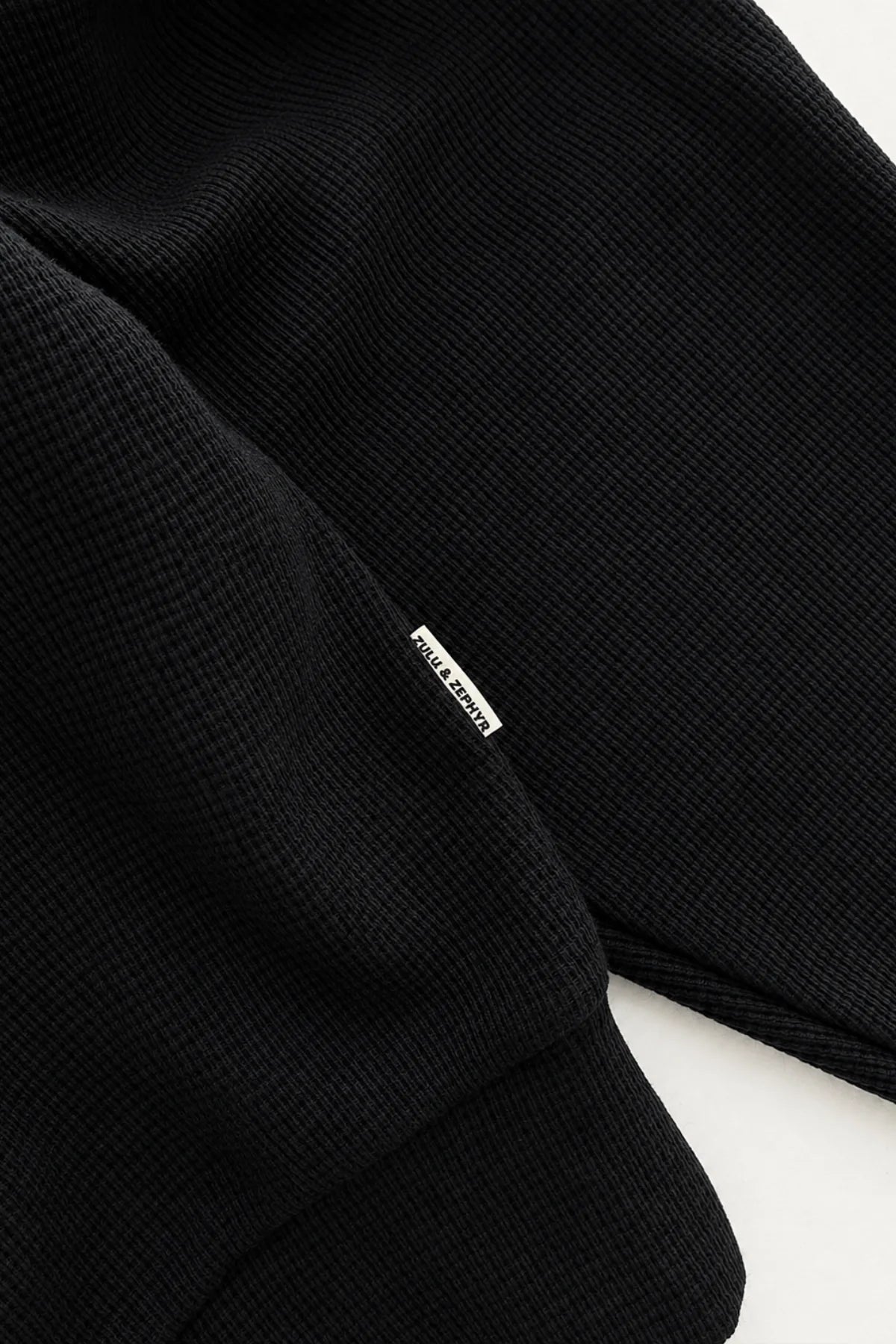 BLACK WAFFLE TEXTURED SWEATSHIRT - BLACK