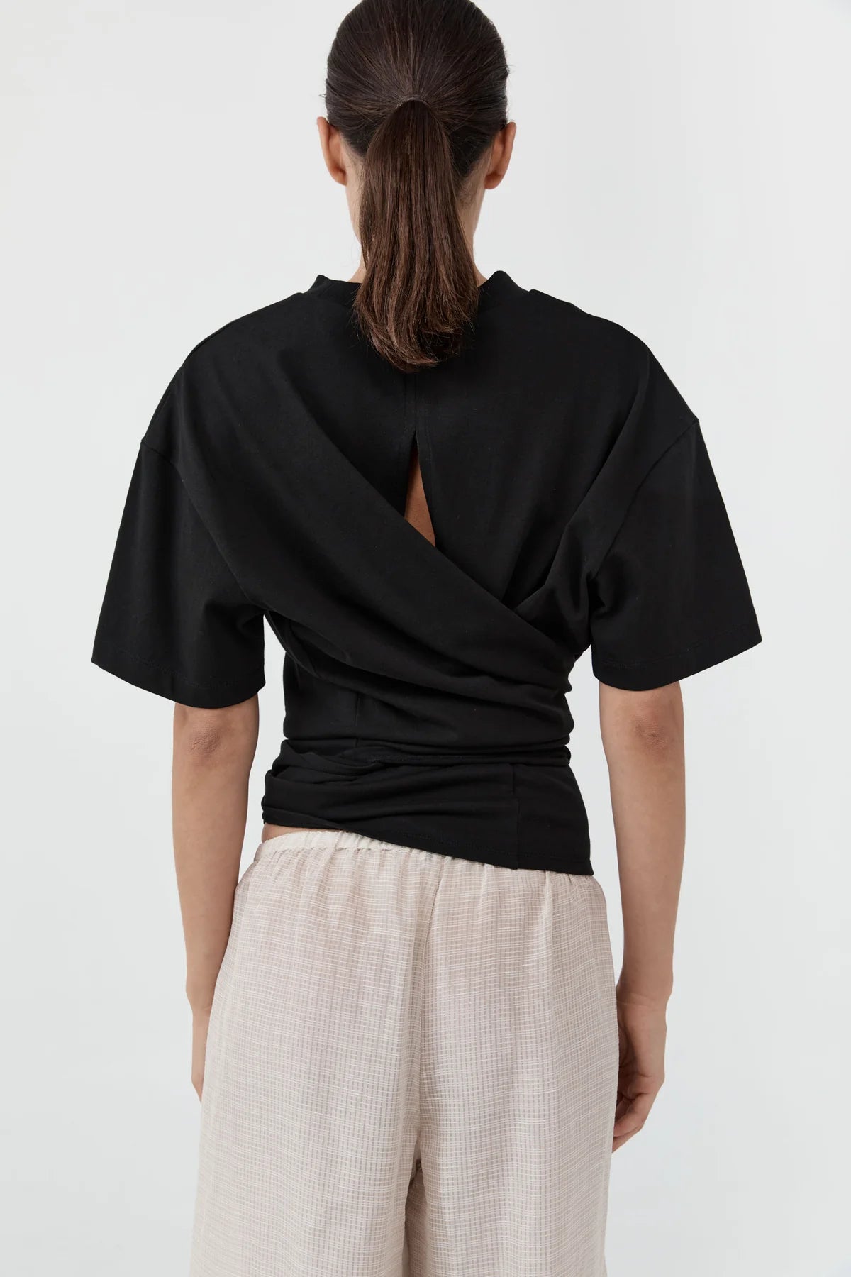 COTTON JERSEY SPLIT BLACK TEE - BLACK