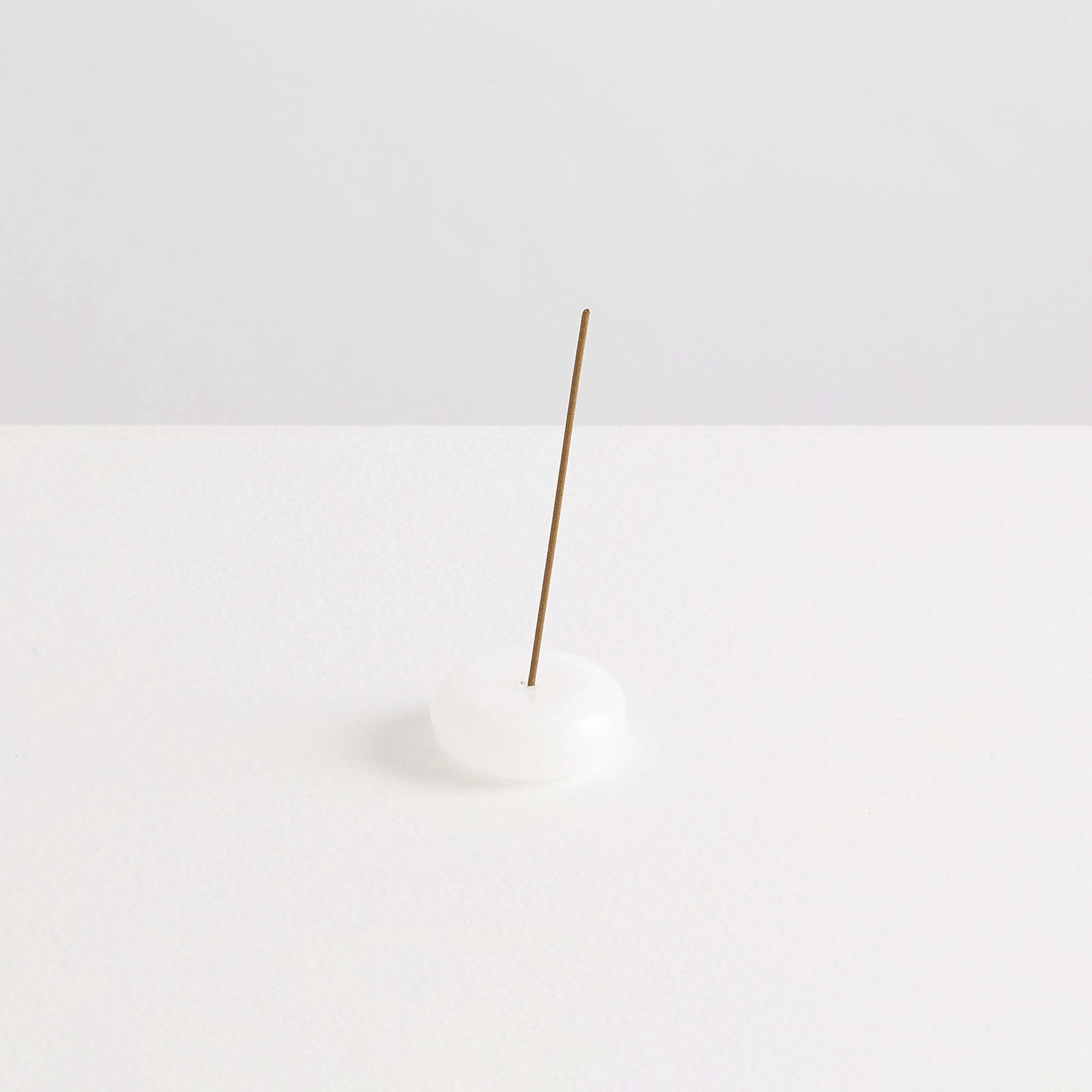 PEBBLE INSENCE HOLDER - WHITE