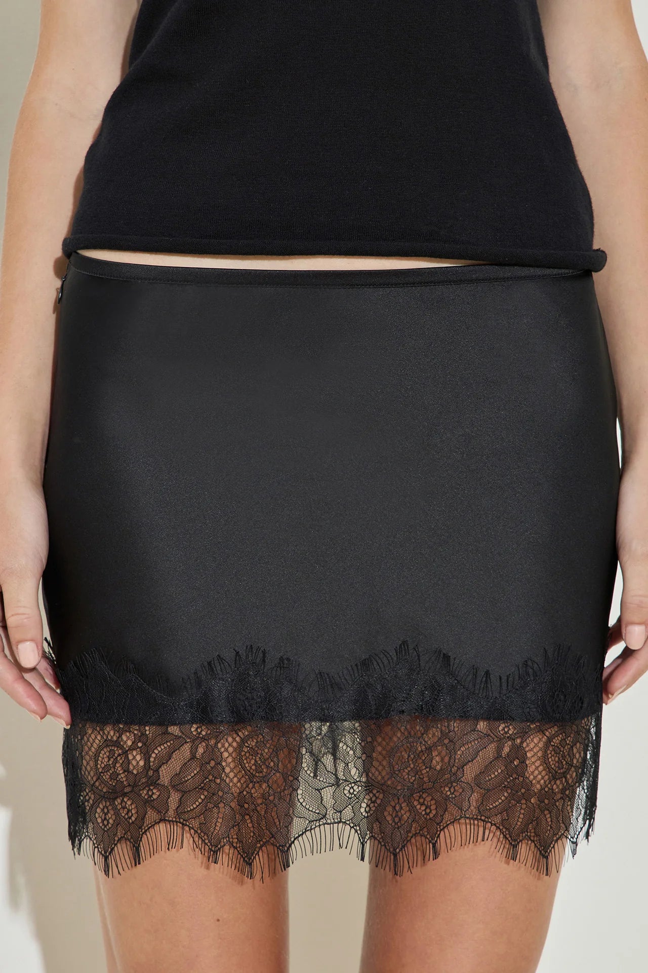 SILK LACE MINI SKIRT - BLACK