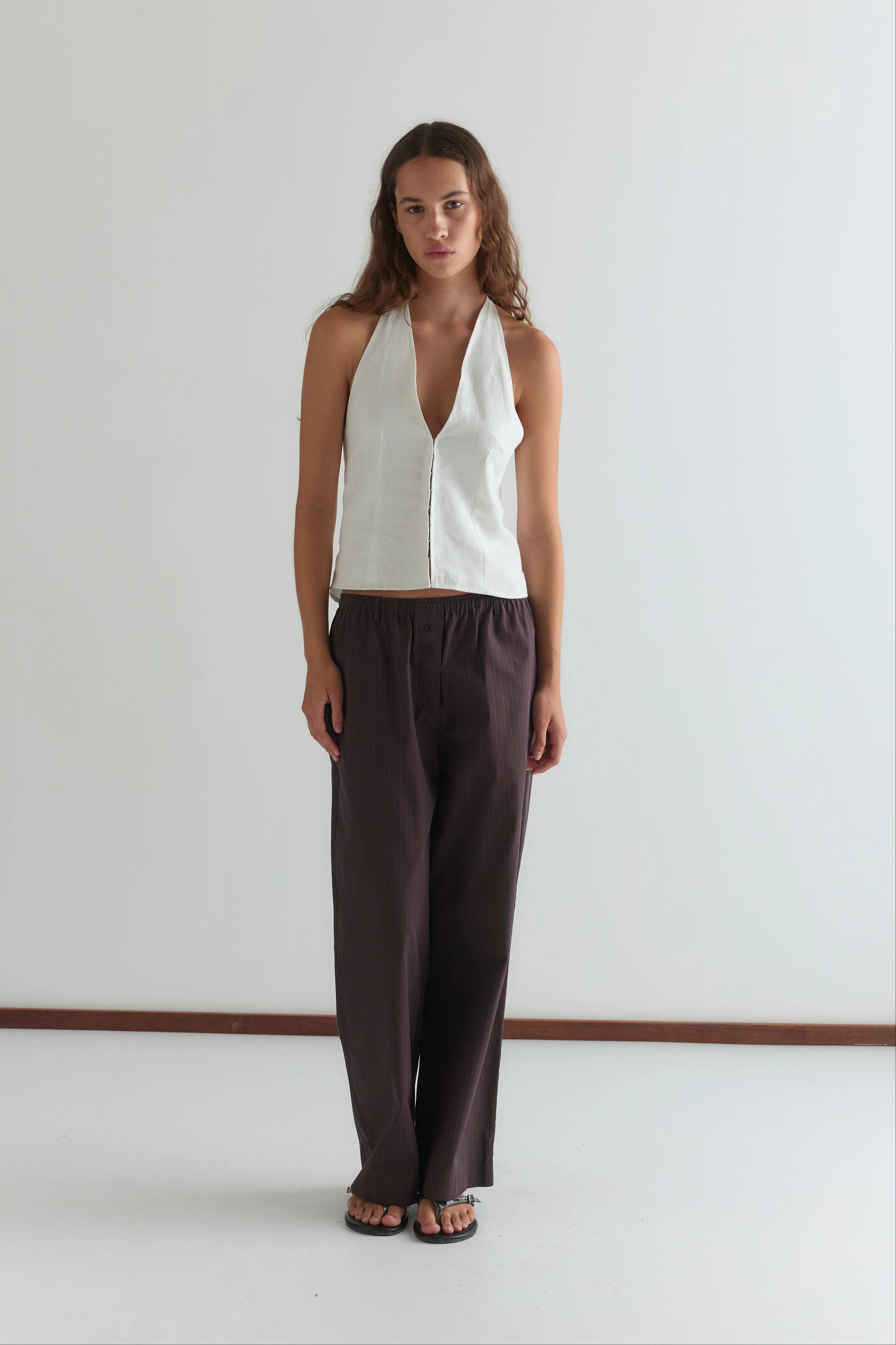 CLOSE HALTER TOP - WHITE