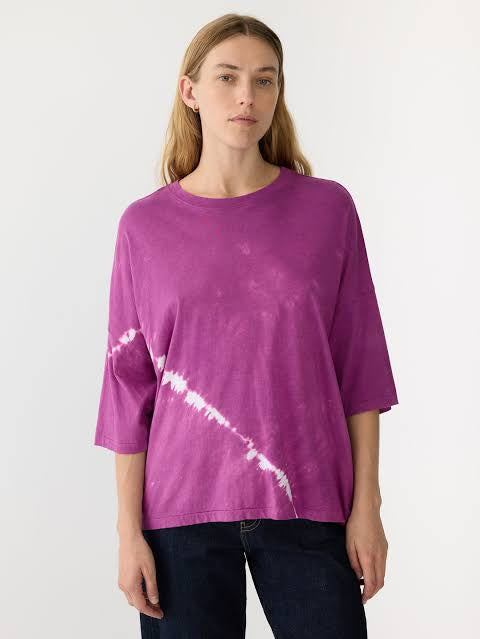 CRESCENT DYE SLOUCH T SHIRT - MAGENTA