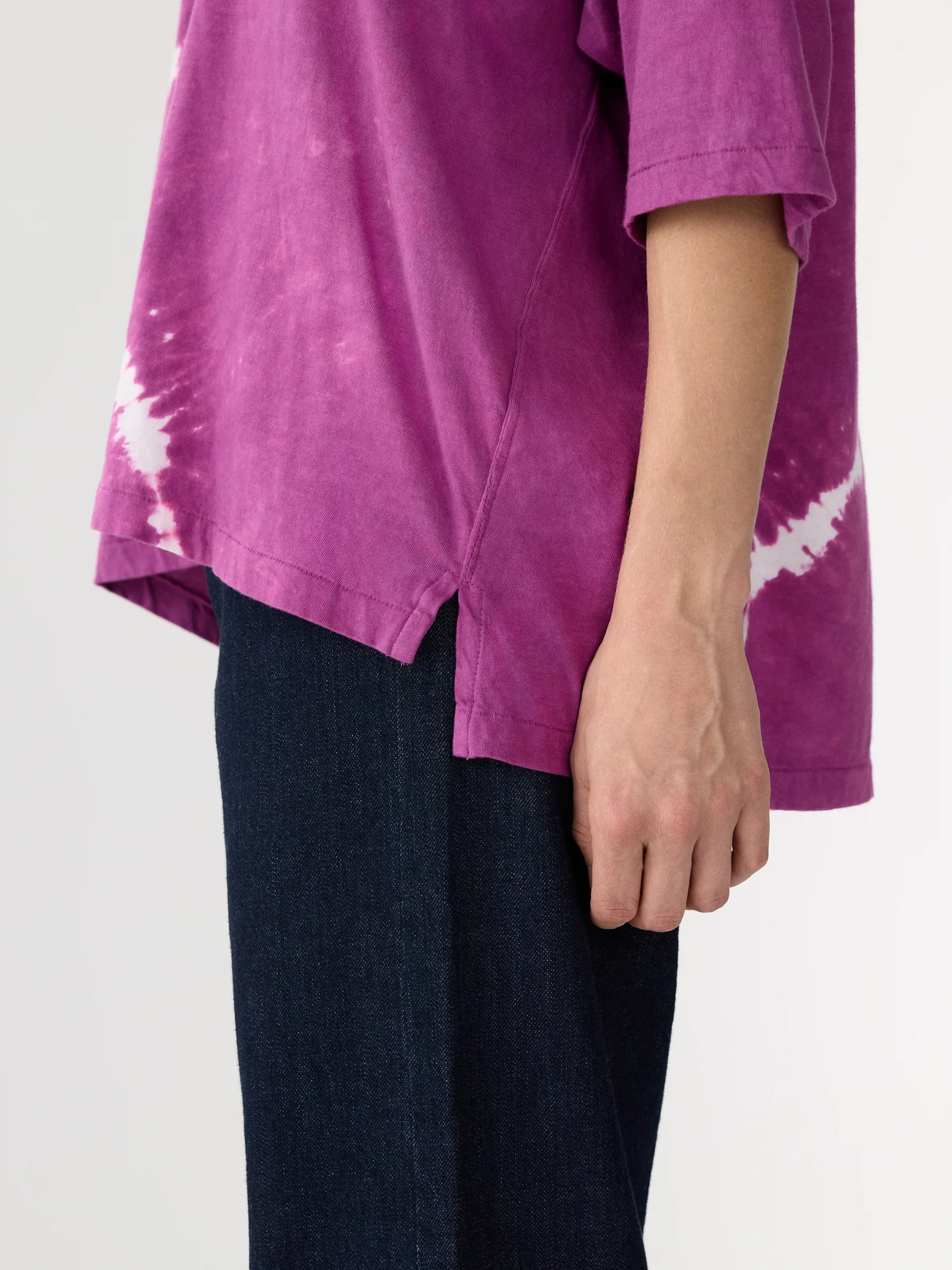 CRESCENT DYE SLOUCH T SHIRT - MAGENTA