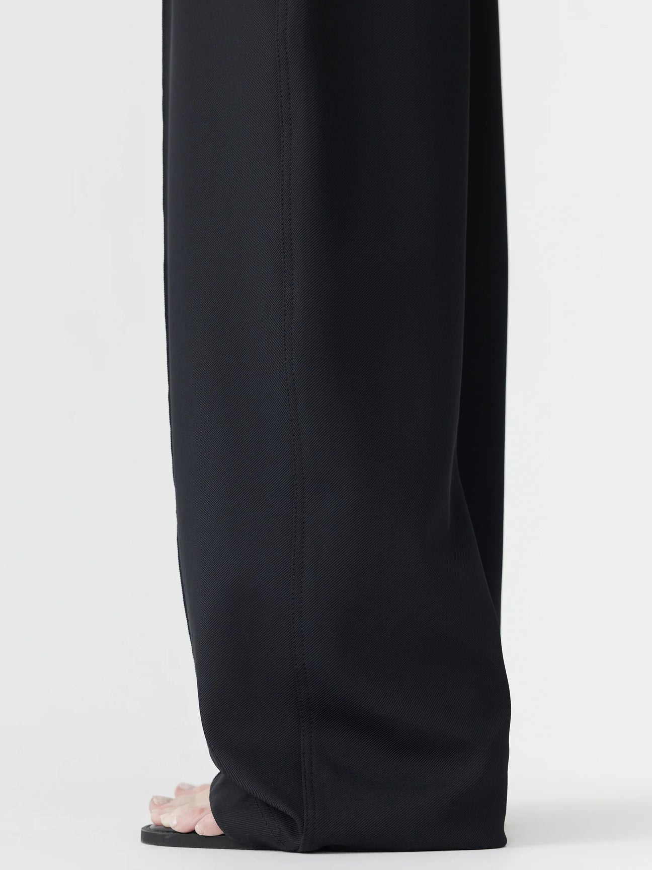 ELASTIC DETAIL TWILL PANT - BLACK