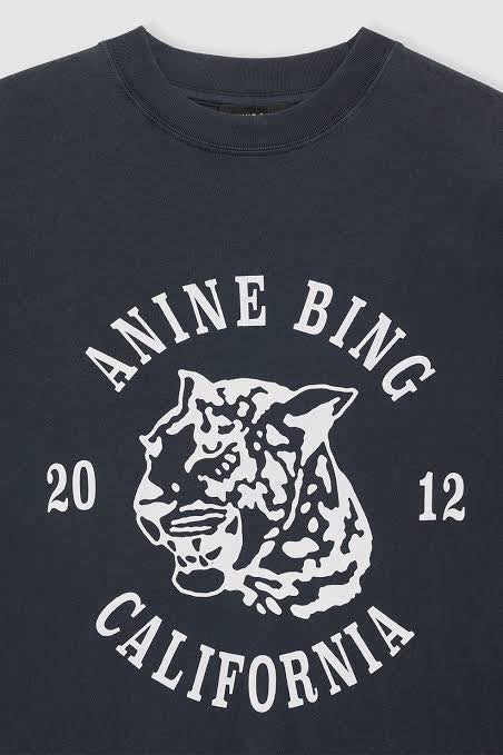 AVI TEE COLLEGIATE LEOPARD - WASHED CHARCOAL