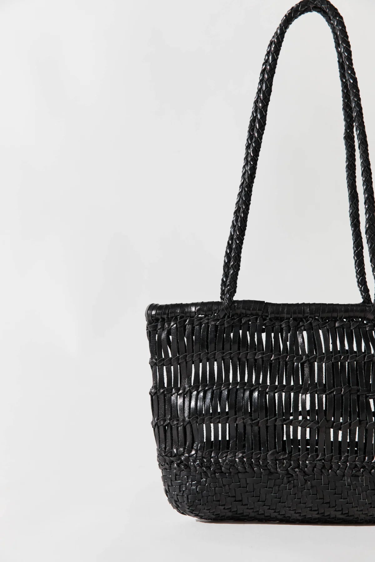 (PRE-ORDER) TEXTURED PETIT BAGU - BLACK