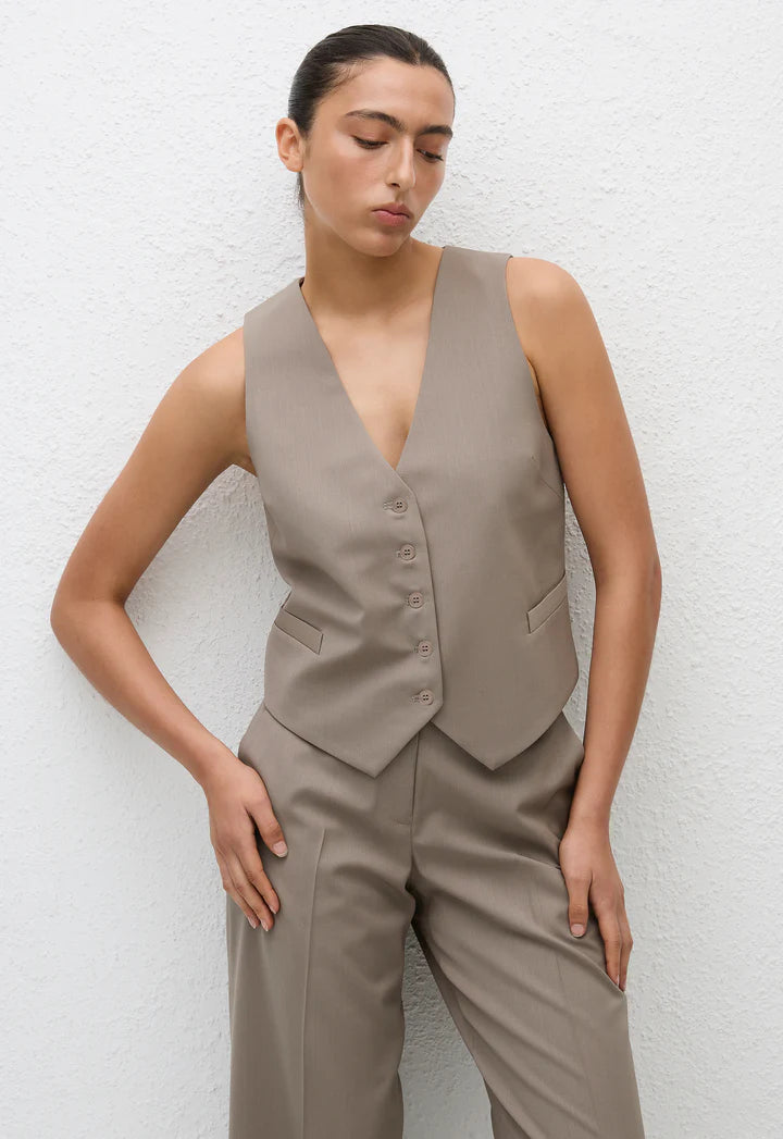 TAILORED WAISTCOAT - TAUPE