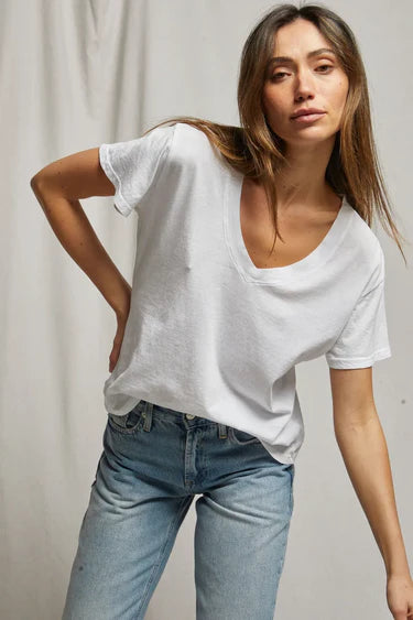 HENDRIX BOXY V NECK TEE - WHITE