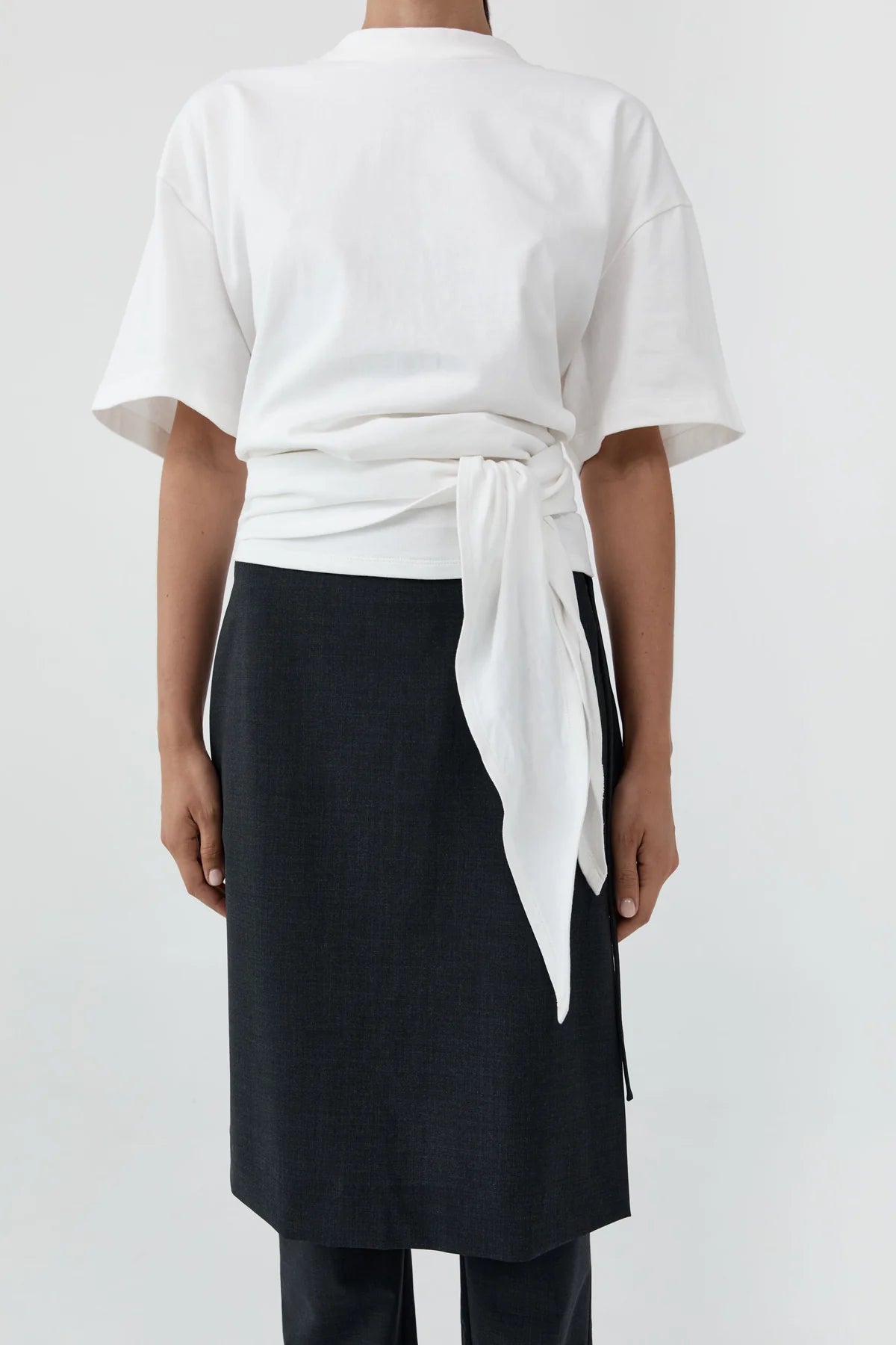 COTTON JERSEY SPLIT BLACK TEE - OFF WHITE