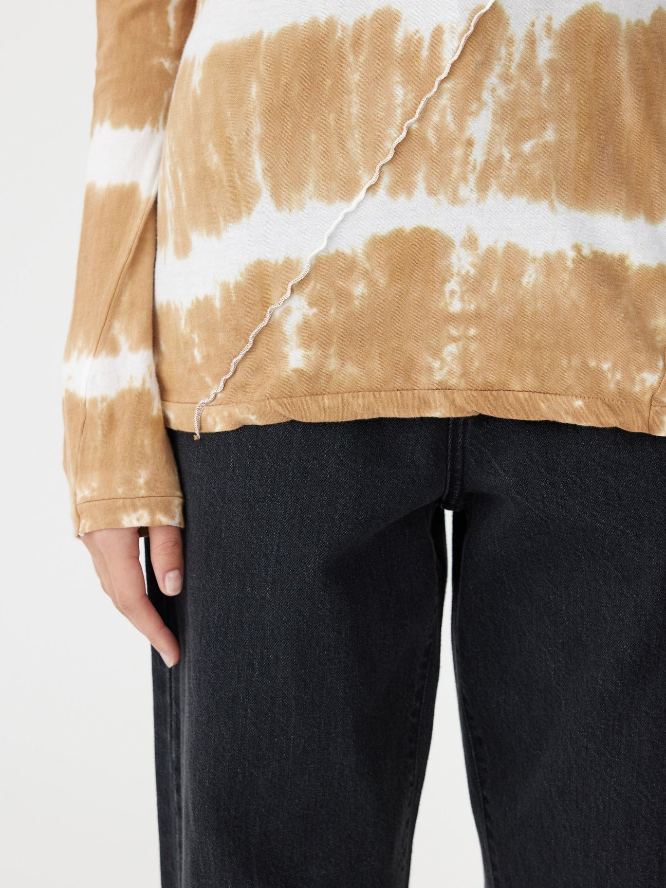 RIPPLE DYE PANELED L/S TSHIRT - DARK TAN/WHITE