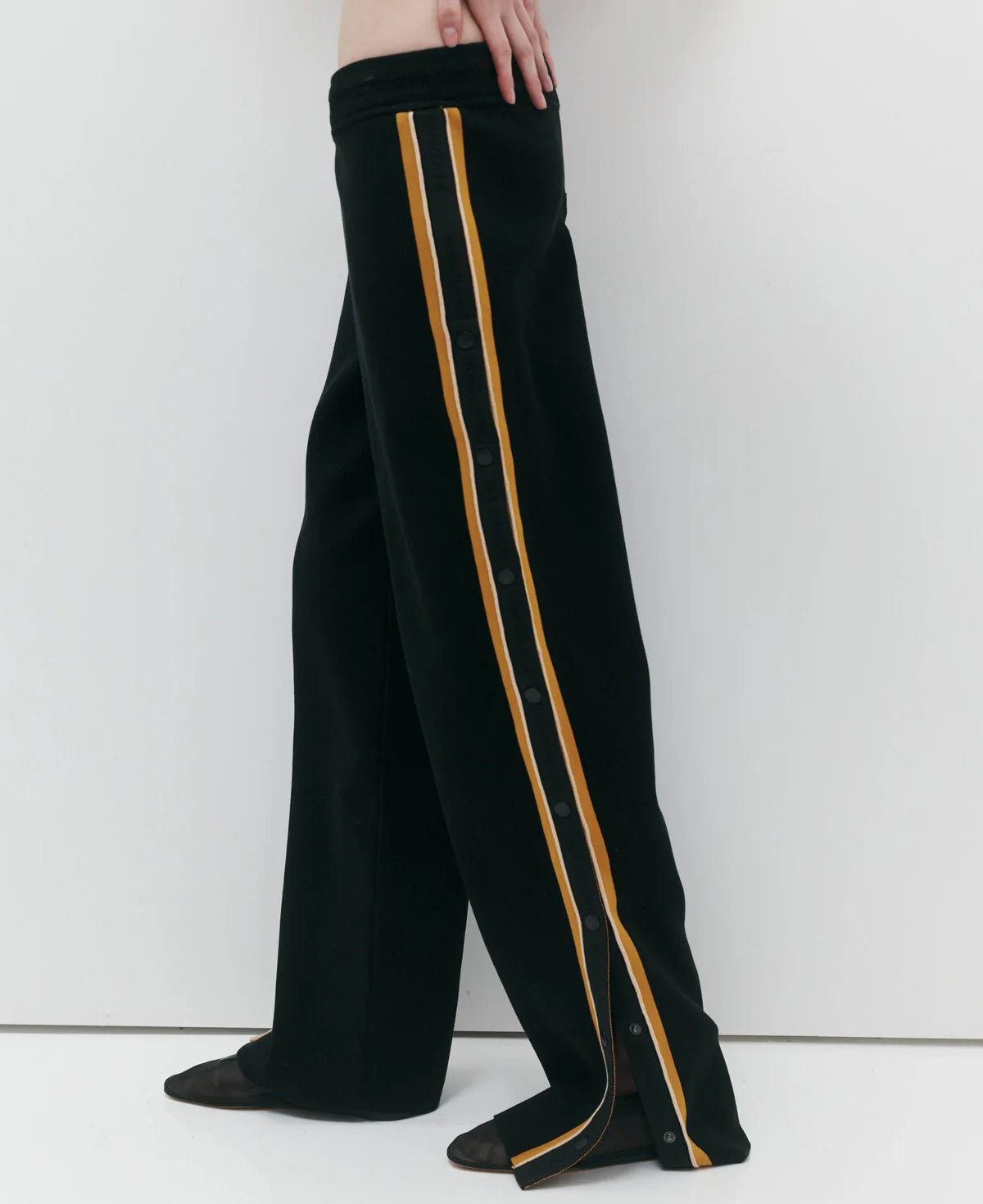 ORGANIC SIDE SNAP TRACKPANT - BLACK