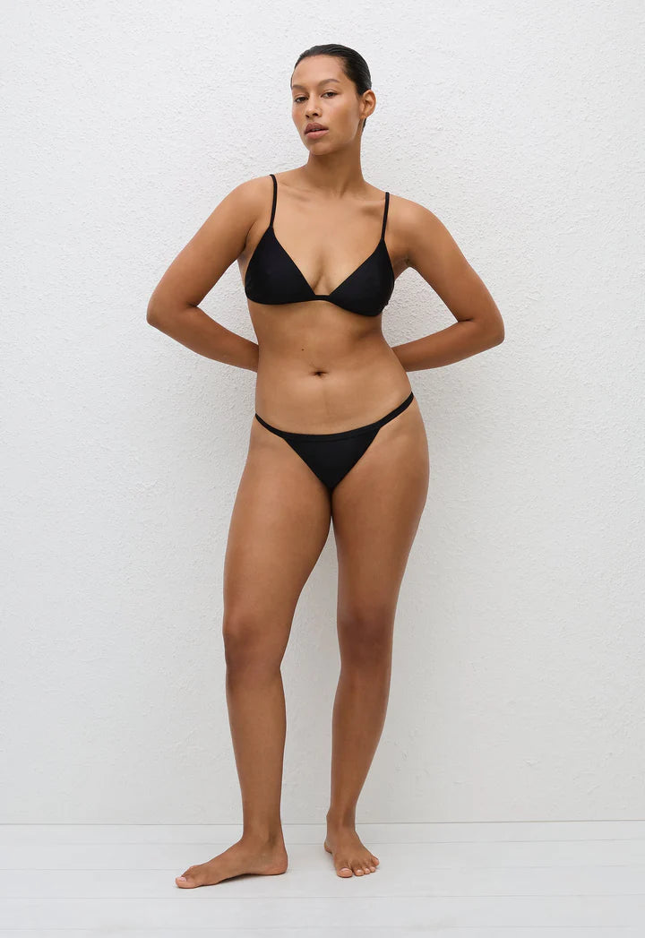 PETITE TRIANGLE TOP - BLACK (C/D CUP)