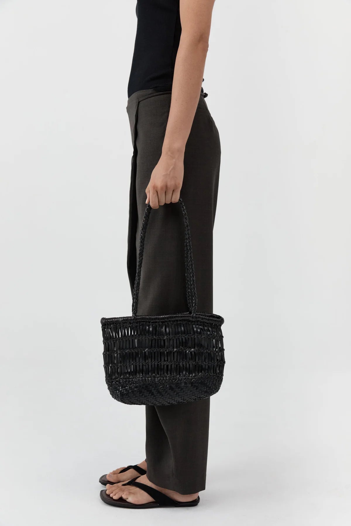 (PRE-ORDER) TEXTURED PETIT BAGU - BLACK