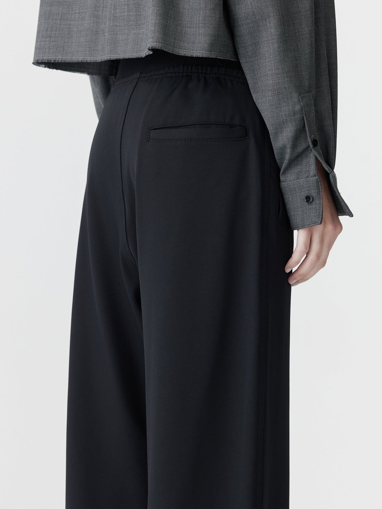 ELASTIC DETAIL TWILL PANT - BLACK