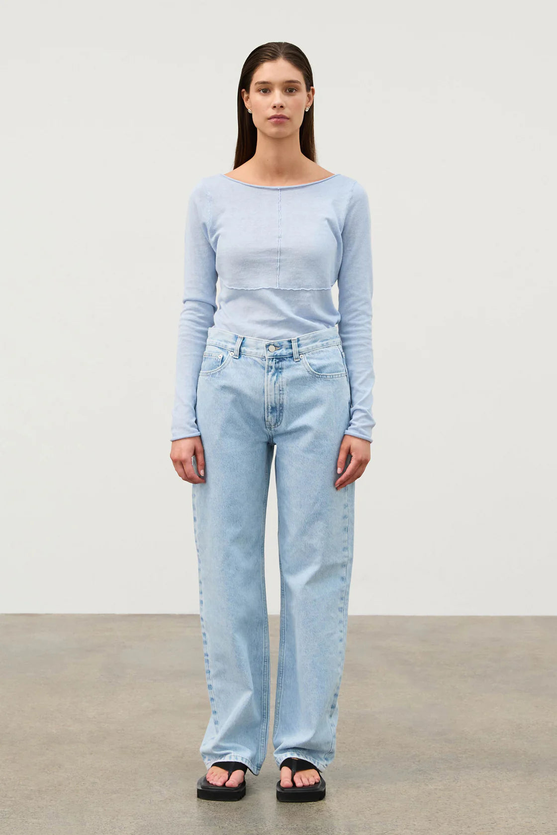 LIGHT WASH MID RISE RECYCLED DENIM JEAN - LIGHT WASH