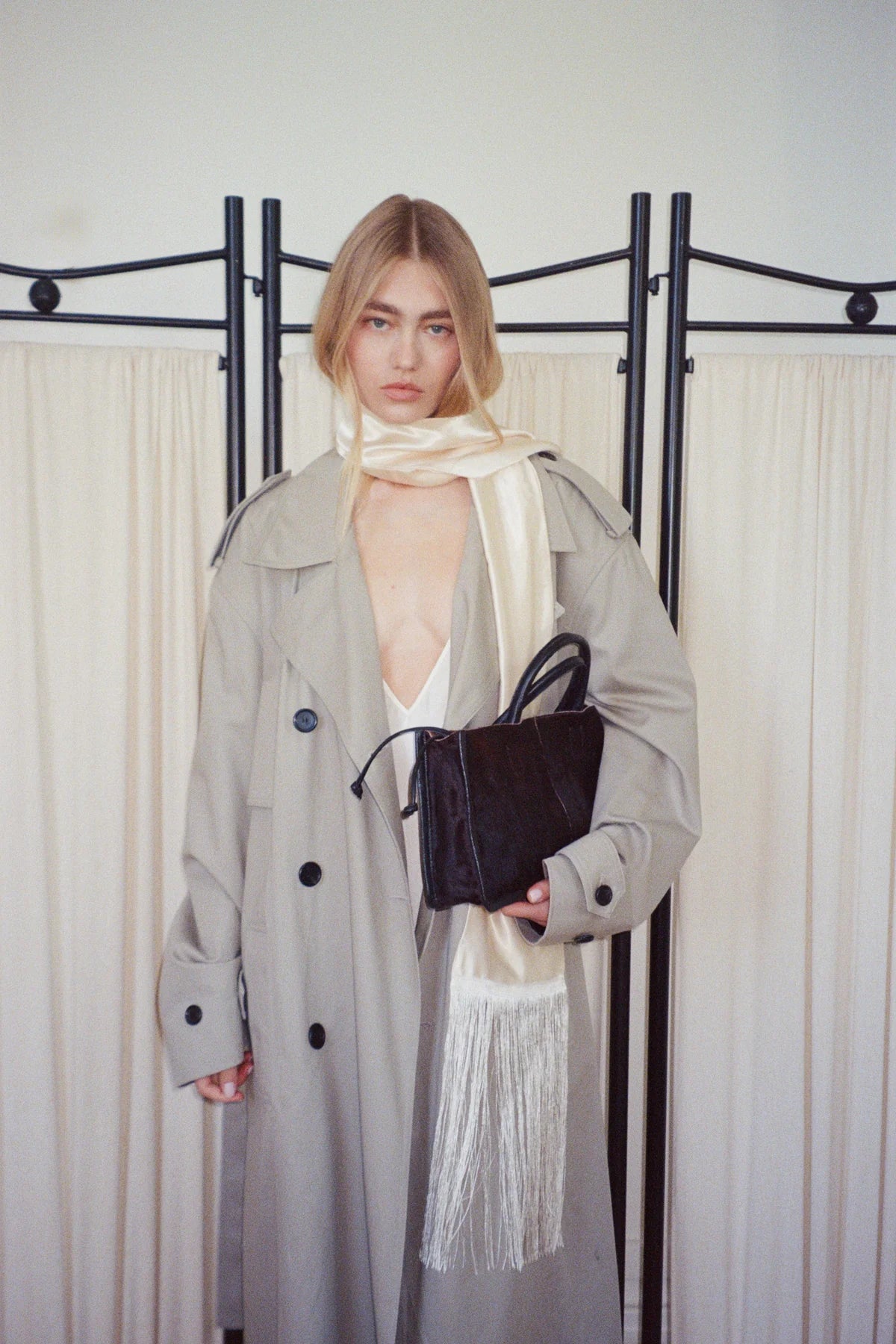 DOUBLE BREASTED TRENCH - BEIGE