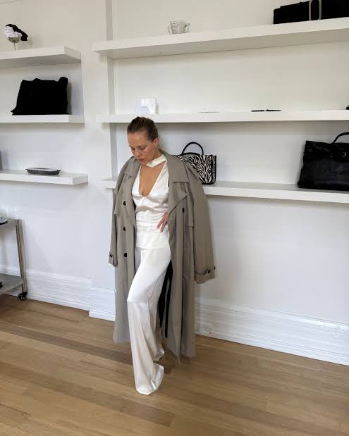 DOUBLE BREASTED TRENCH - BEIGE