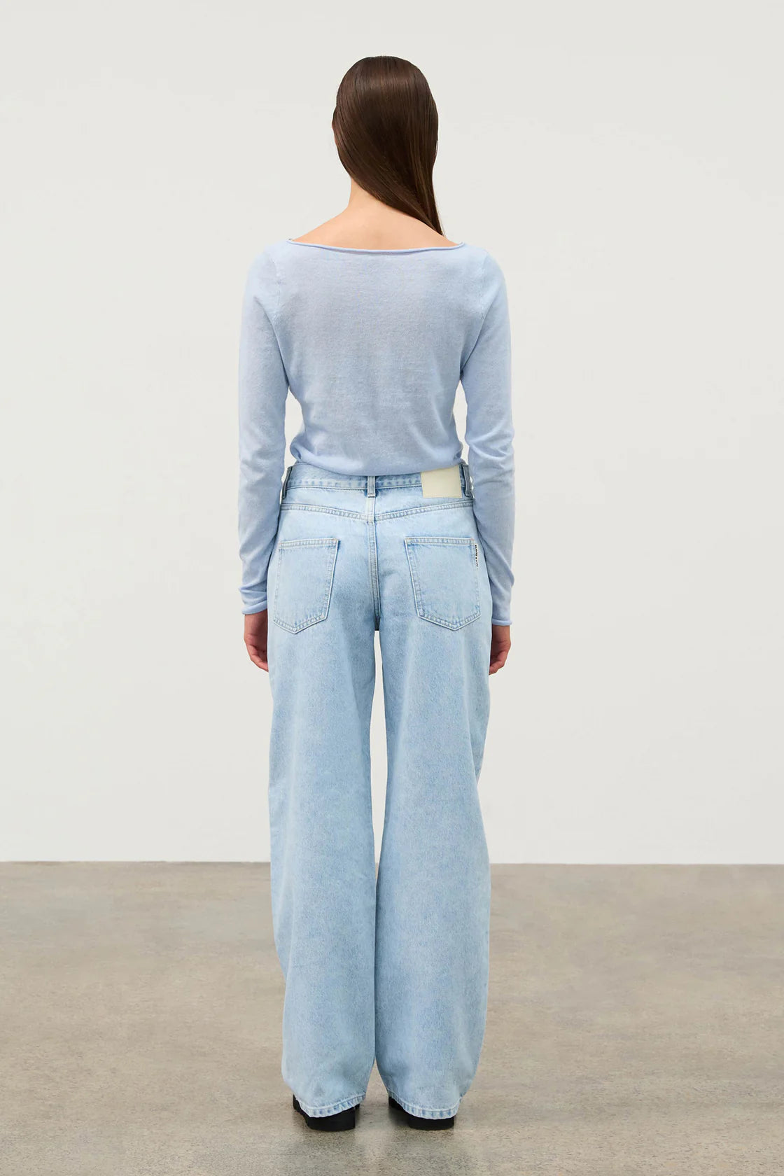 LIGHT WASH MID RISE RECYCLED DENIM JEAN - LIGHT WASH