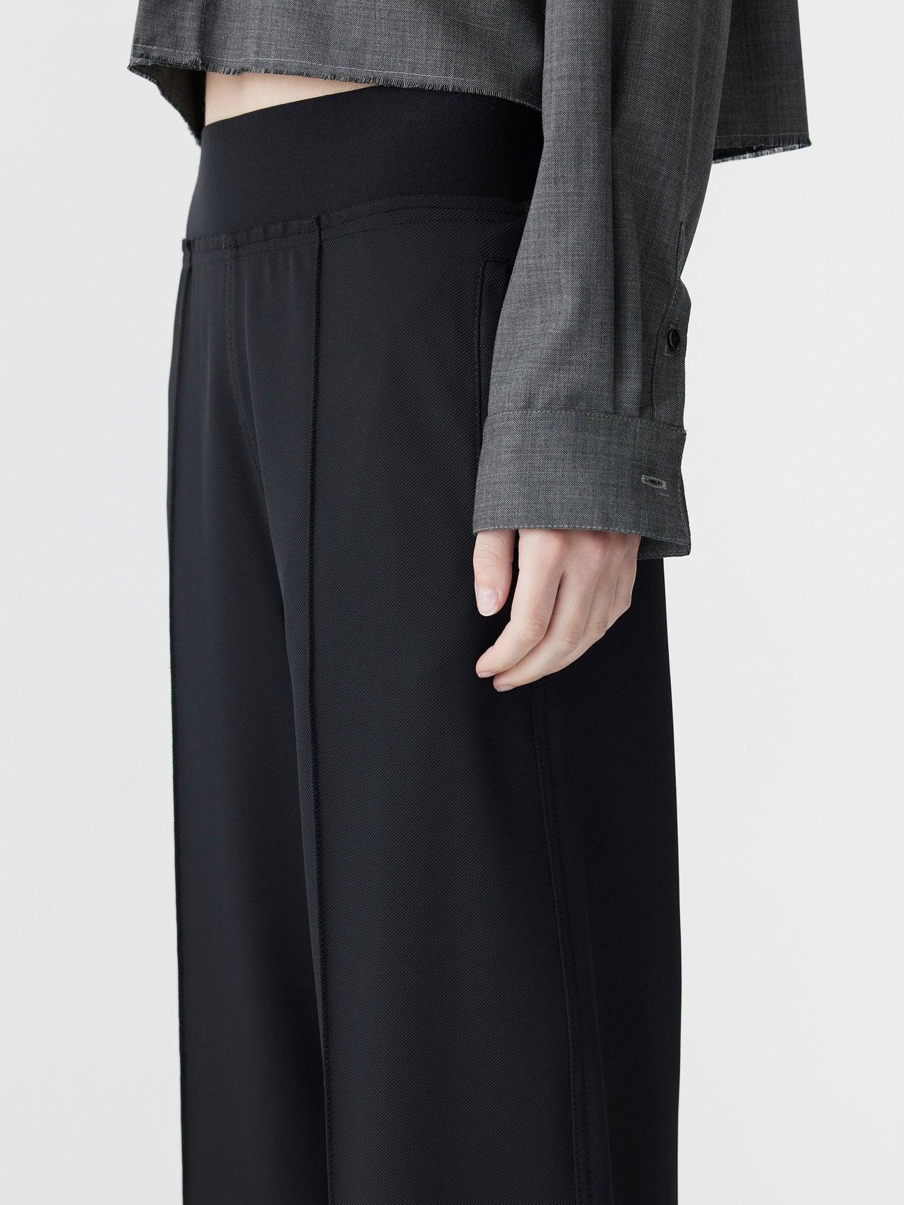 ELASTIC DETAIL TWILL PANT - BLACK