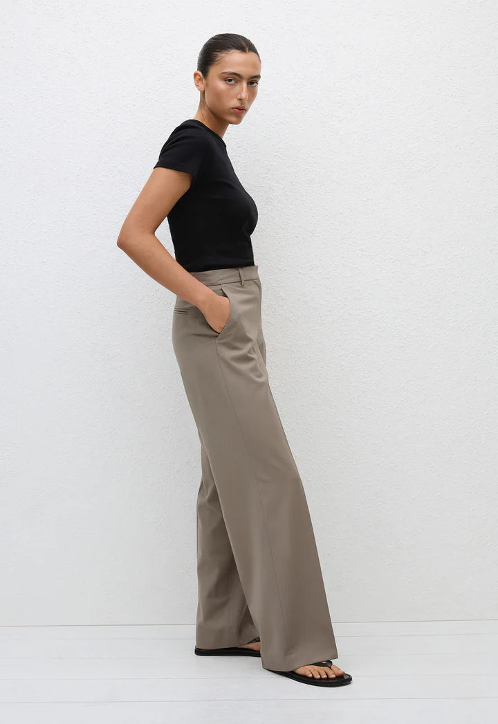 RELAXED TAILORED TROUSER - TAUPE