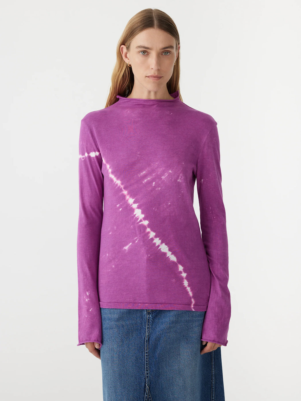 CRESCENT DYE RAISED NECK T SHIRT - MAGENTA