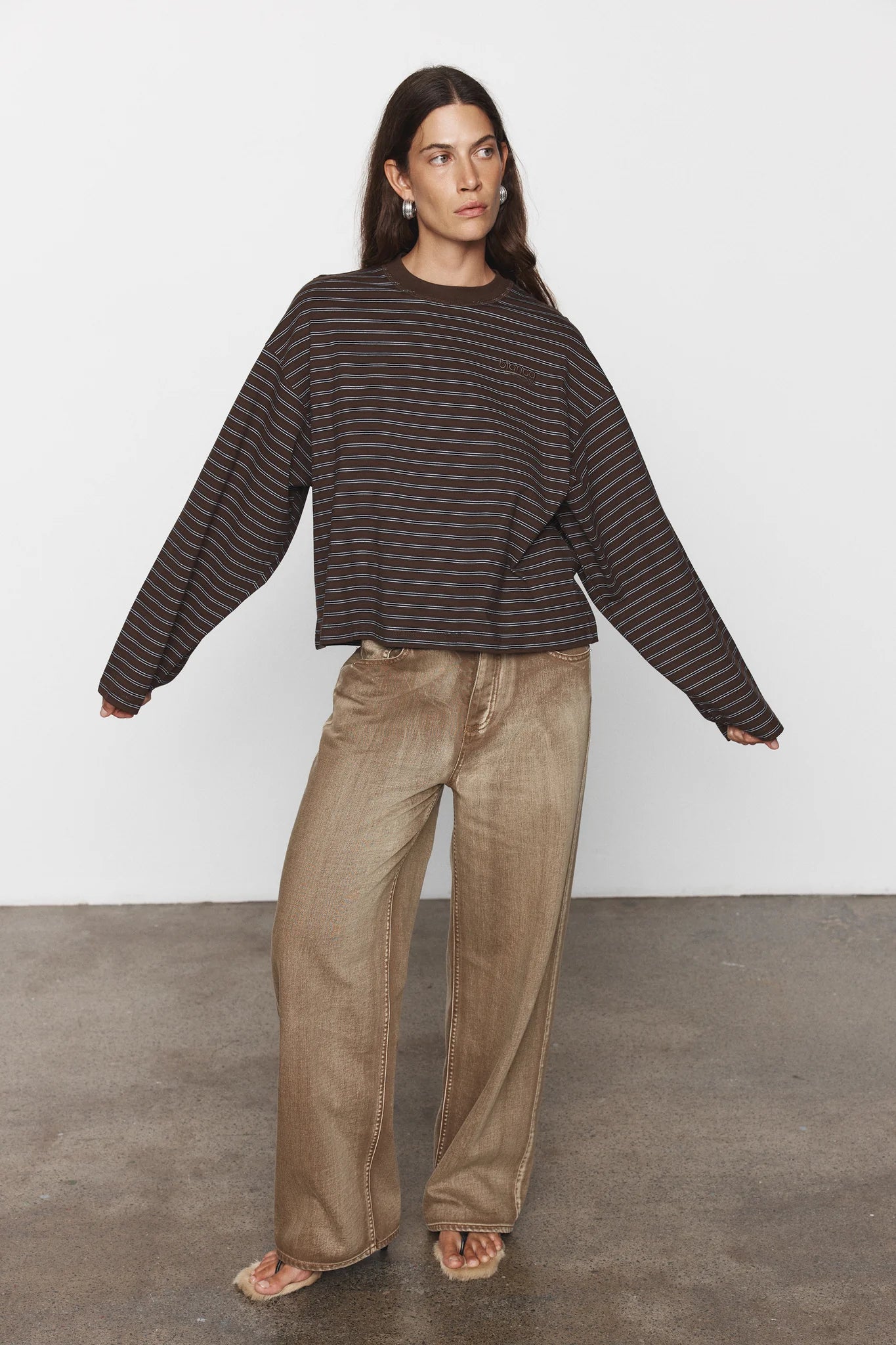 HANA TEE - BROWN