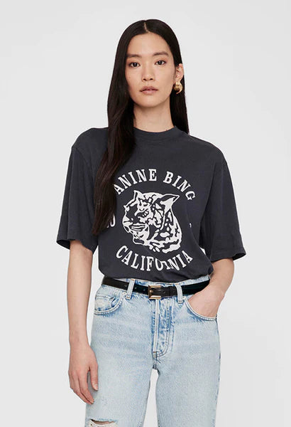 AVI TEE COLLEGIATE LEOPARD - WASHED CHARCOAL