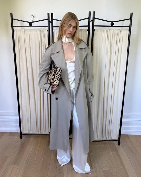 DOUBLE BREASTED TRENCH - BEIGE
