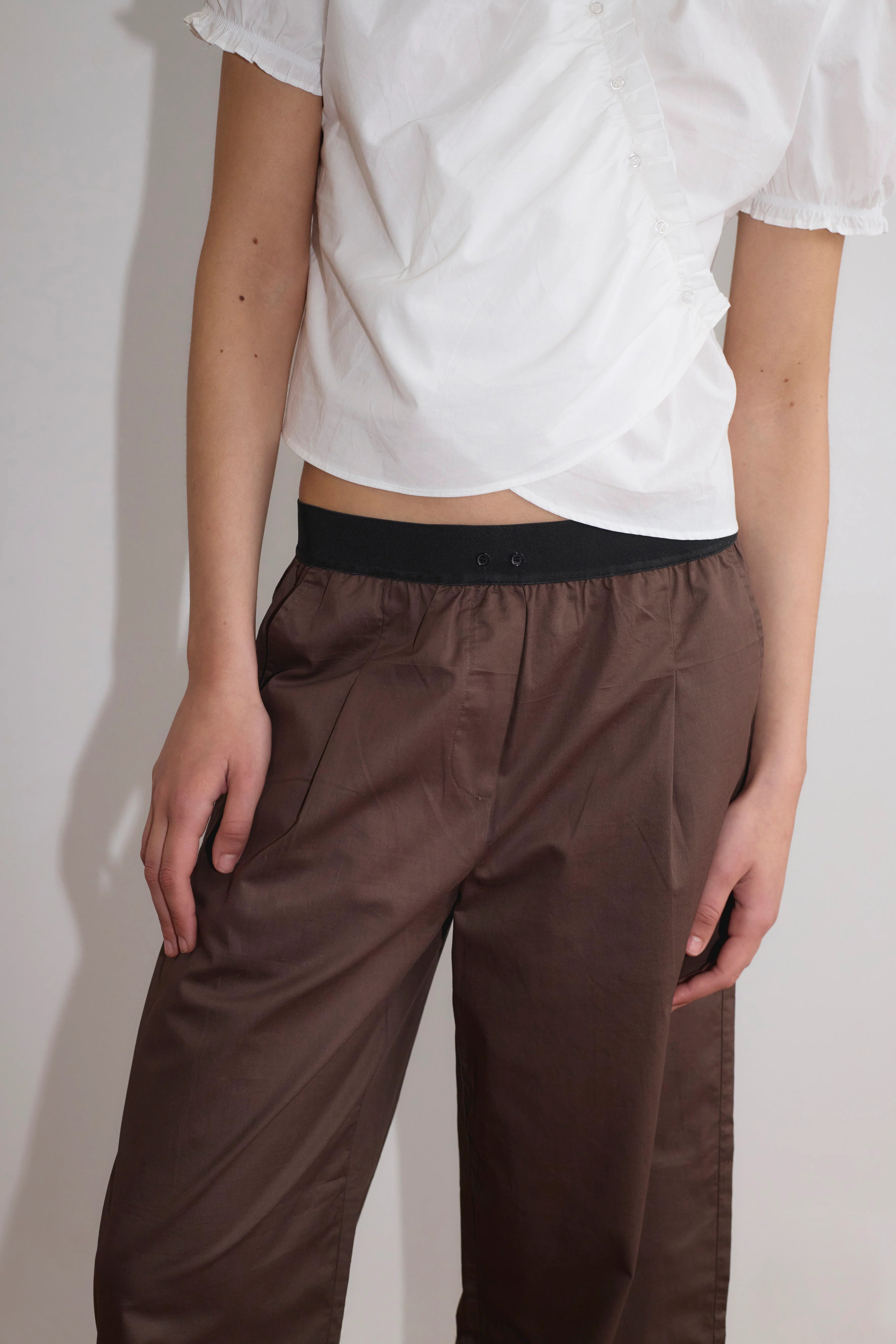 THE CONTRAST WAIST PANT - BROWN