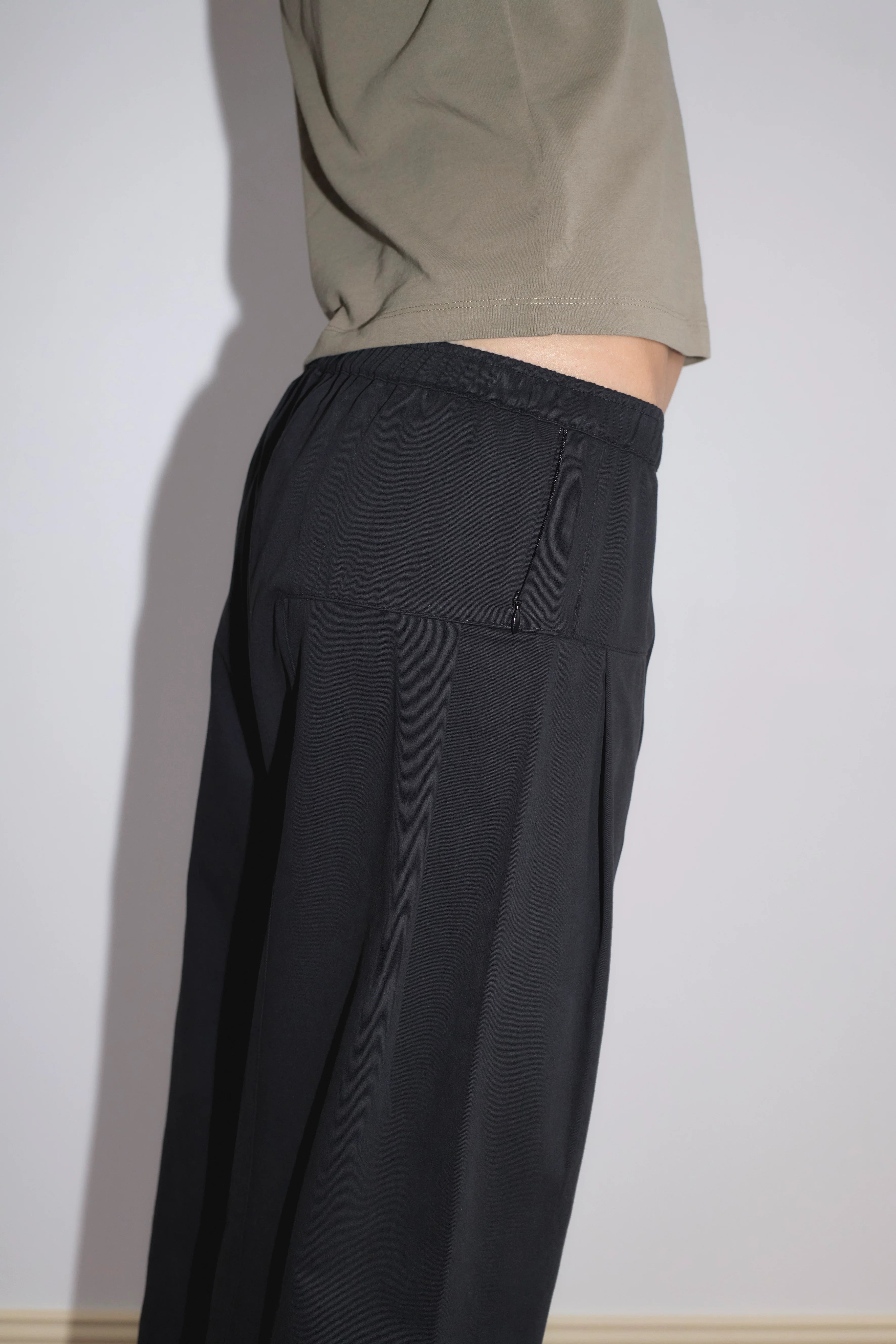 THE PLEAT PANT - BLACK