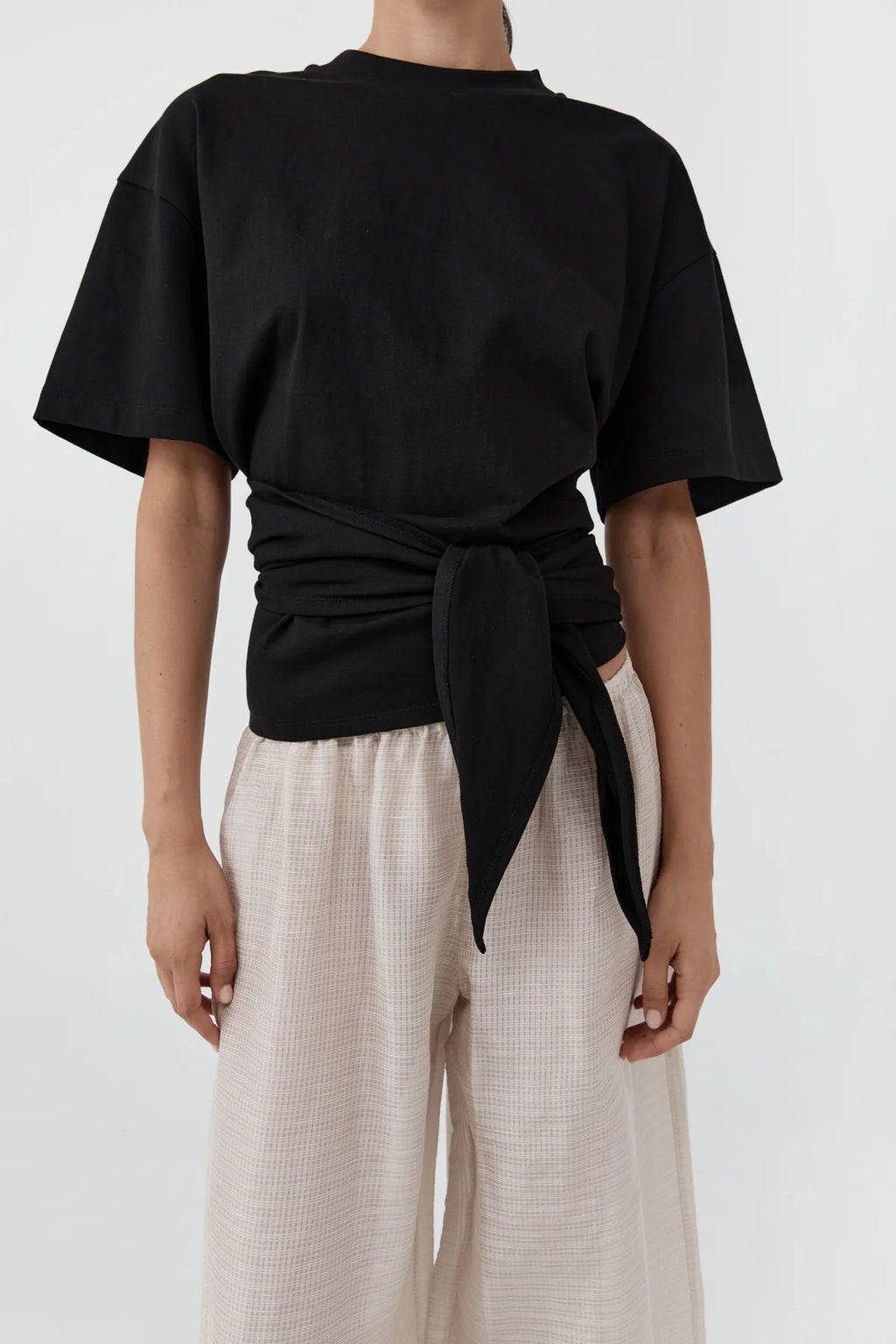 COTTON JERSEY SPLIT BLACK TEE - BLACK