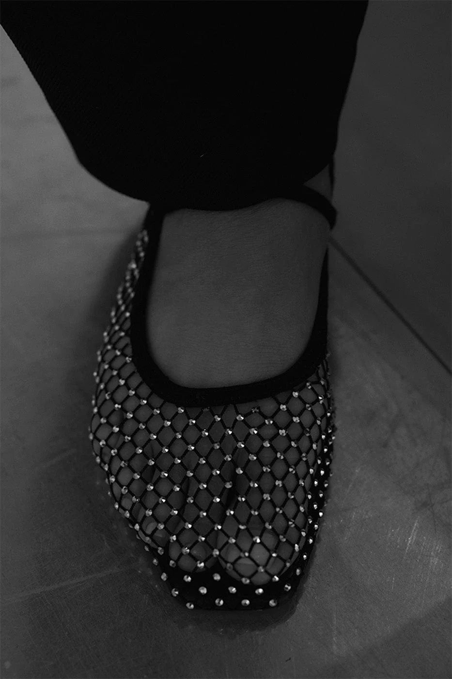 PHOEBE MESH FLAT - BLACK MESH STUD