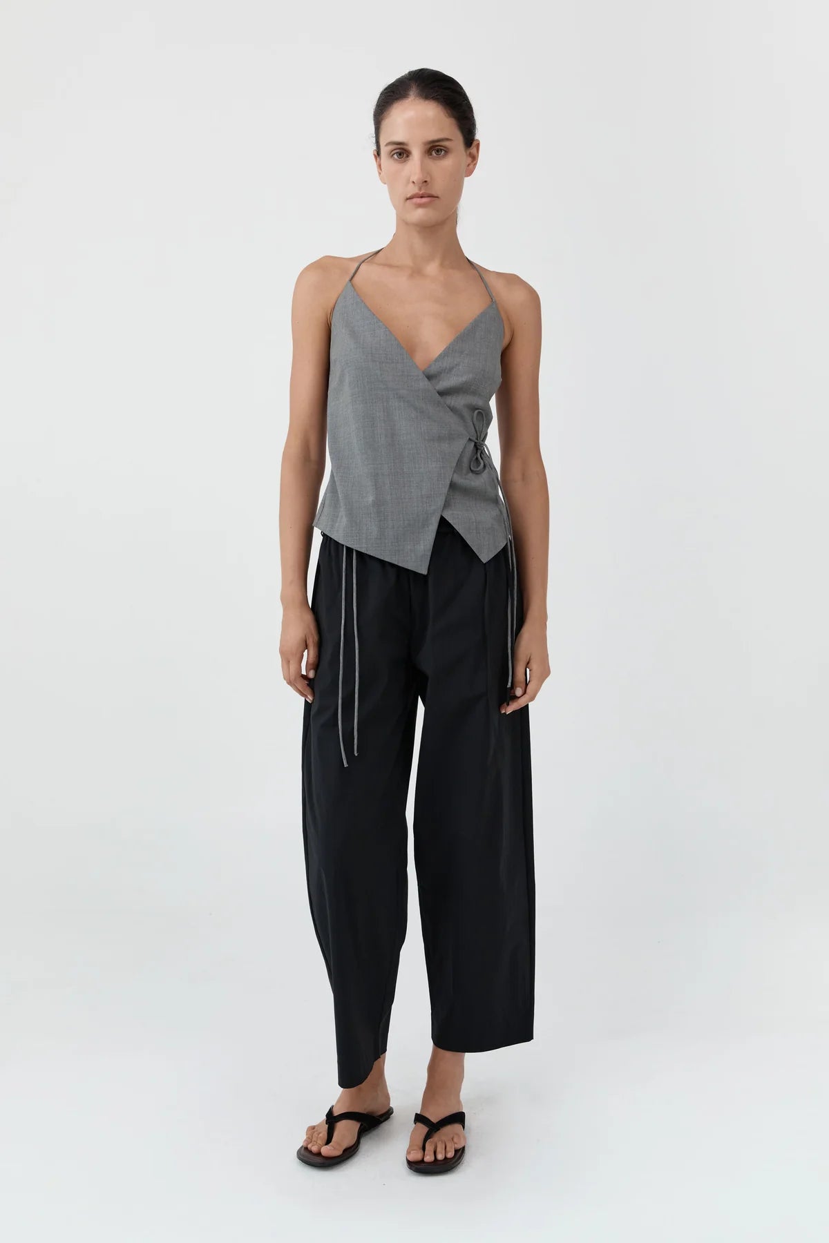 (PRE-ORDER) FINE ROULEAU CROP PANTS - BLACK