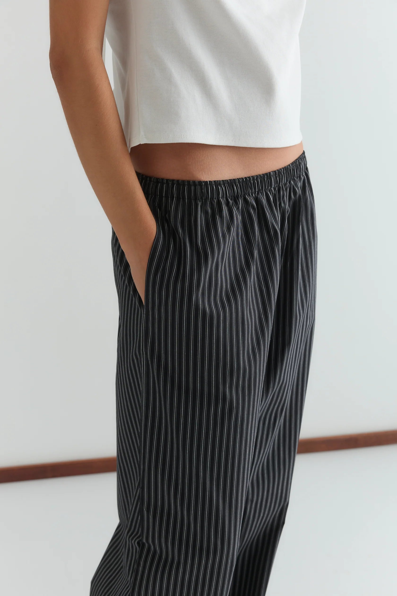 THE EASE TROUSER - MONO STRIPE