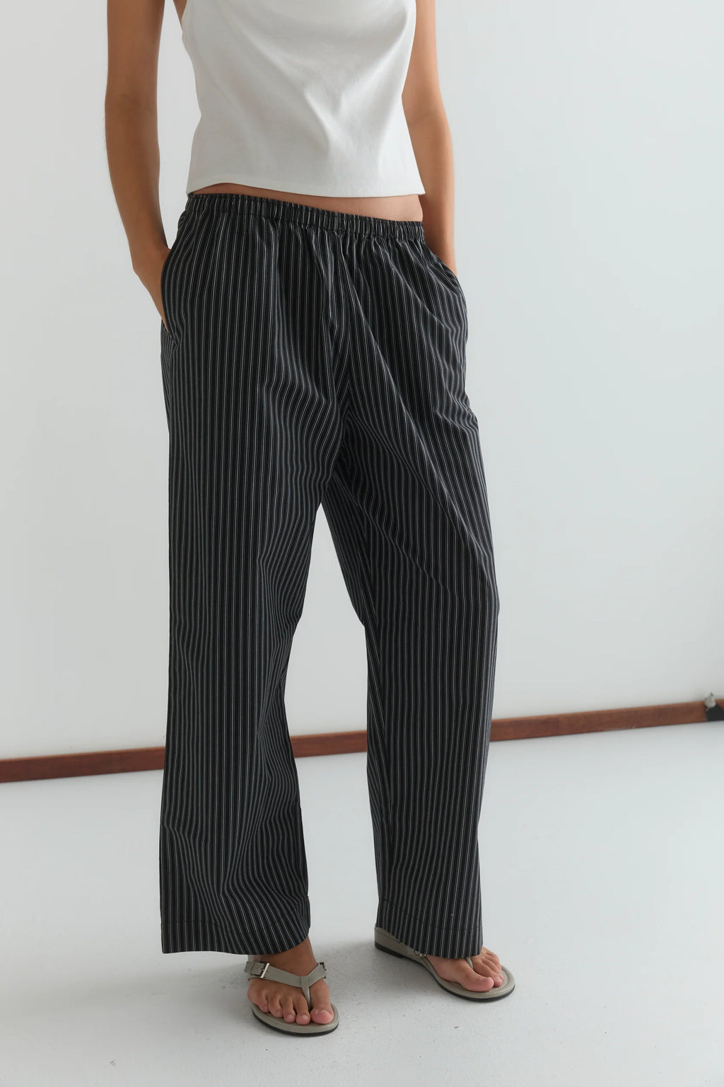 THE EASE TROUSER - MONO STRIPE